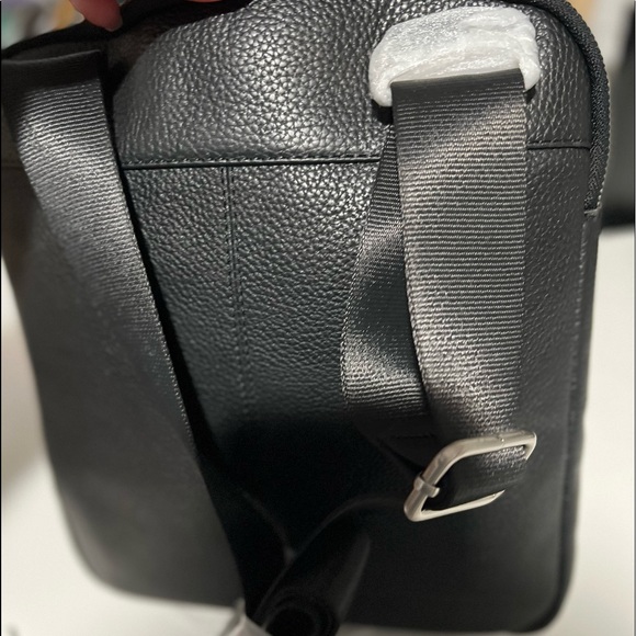 BUGATTI Horizon 2 NWT Blackbook pebble-Grain Leather Crossbody Bag - Picture 9 of 10